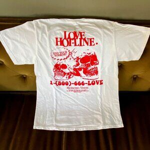 Graphic Tee Memento Vivere Love Hotline White Size Large